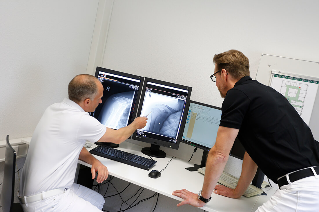 Orthopädie Velbert - Dr. Kindhäuser & Dr. Laserich - Besprechung Röntgenbild